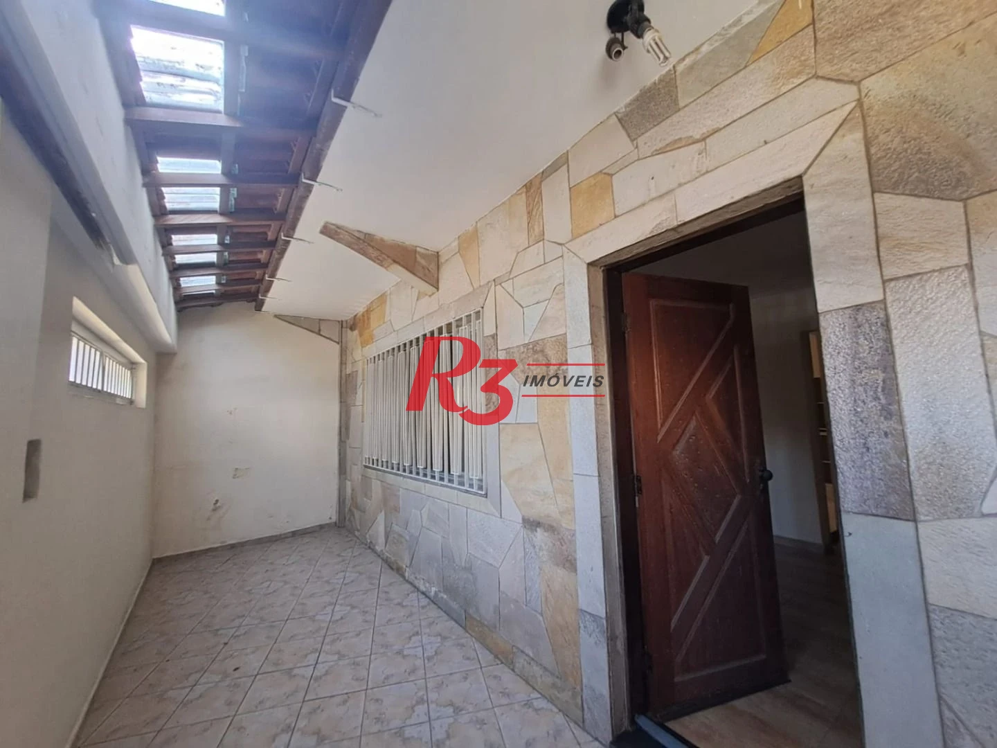 Sobrado com 3 dormitórios à venda, 146 m² por R$ 380.000,00 - Vila Cascatinha - São Vicente/SP
