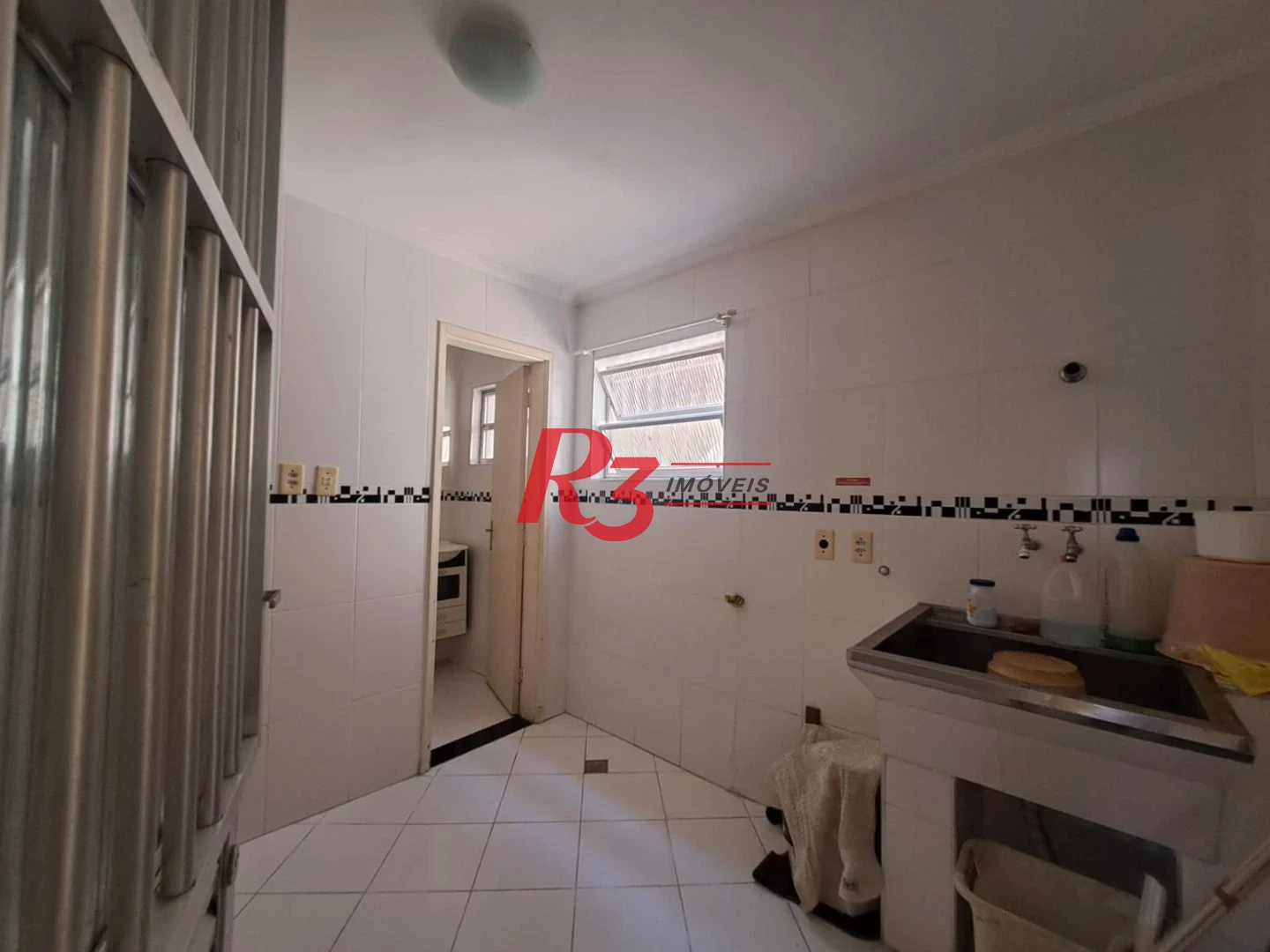 Sobrado com 3 dormitórios à venda, 146 m² por R$ 380.000,00 - Vila Cascatinha - São Vicente/SP