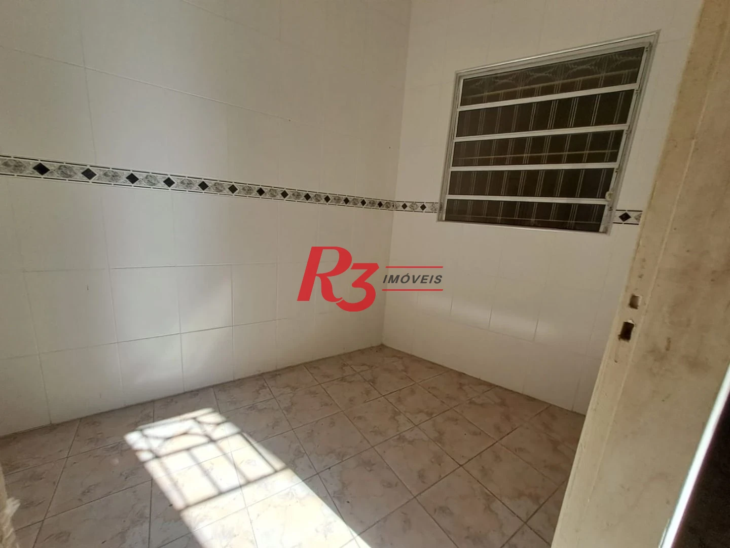 Sobrado com 3 dormitórios à venda, 146 m² por R$ 380.000,00 - Vila Cascatinha - São Vicente/SP