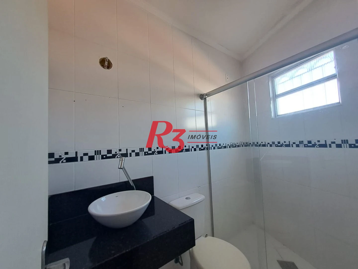 Sobrado com 3 dormitórios à venda, 146 m² por R$ 380.000,00 - Vila Cascatinha - São Vicente/SP