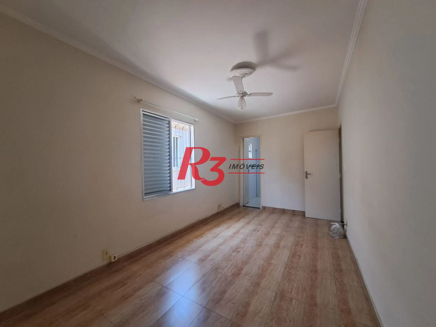 Sobrado com 3 dormitórios à venda, 146 m² por R$ 380.000,00 - Vila Cascatinha - São Vicente/SP