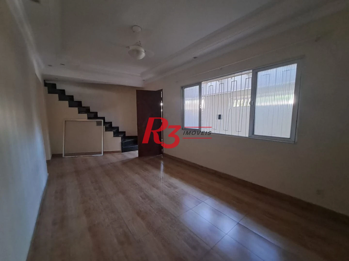 Sobrado com 3 dormitórios à venda, 146 m² por R$ 380.000,00 - Vila Cascatinha - São Vicente/SP