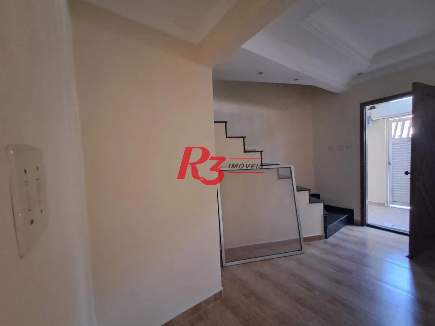 Sobrado com 3 dormitórios à venda, 146 m² por R$ 380.000,00 - Vila Cascatinha - São Vicente/SP