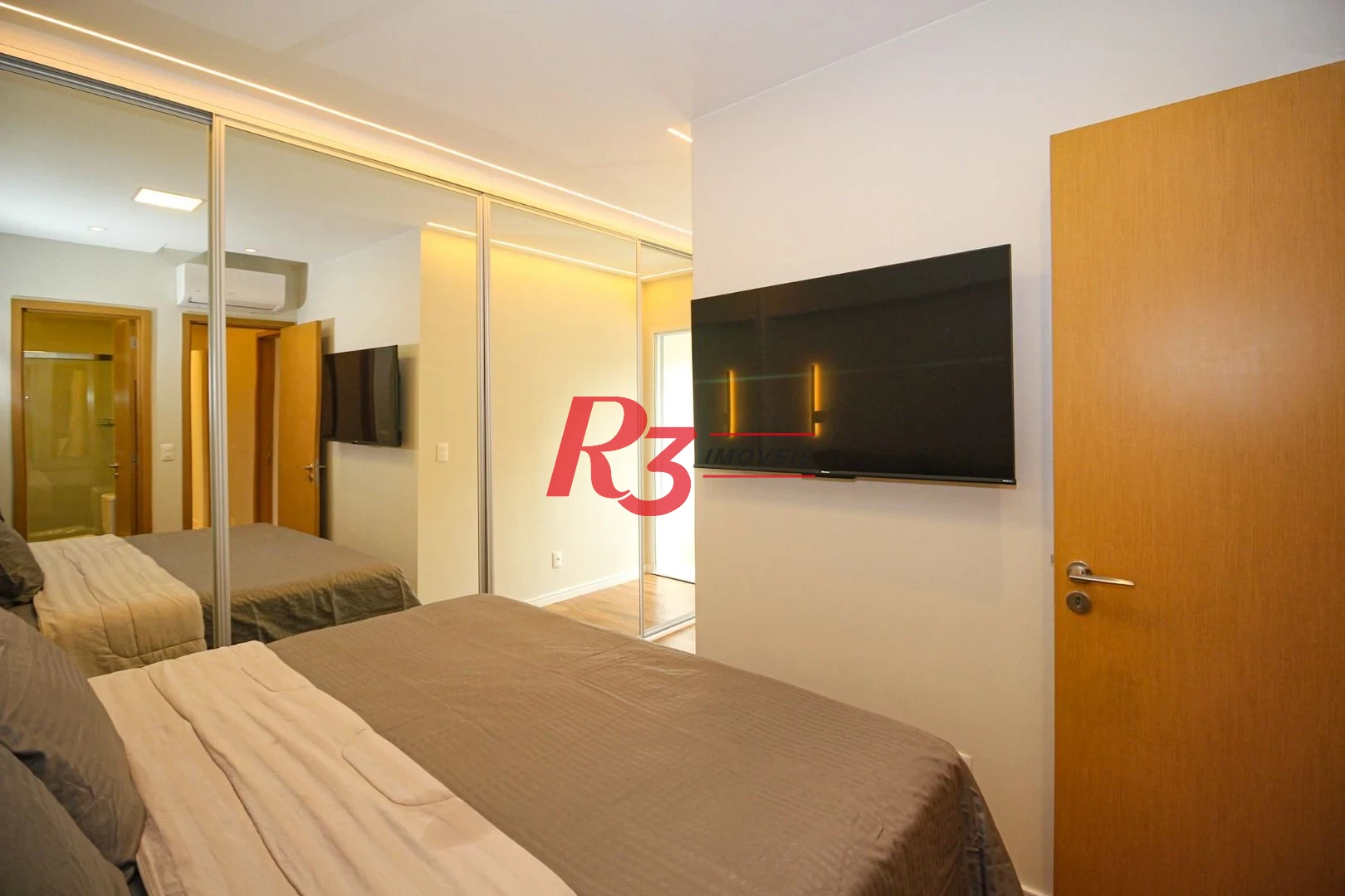 Apartamento com 3 dormitórios à venda, 101 m² por R$ 2.200.000,00 - Gonzaga - Santos/SP