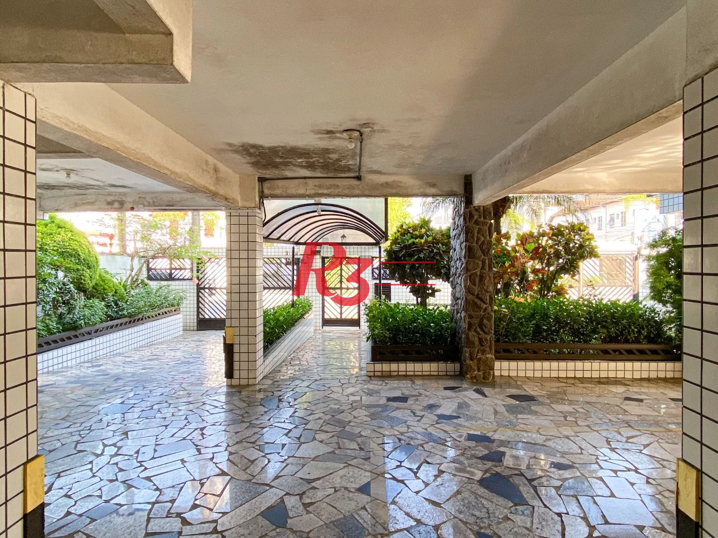 Apartamento com 2 dormitórios à venda, 84 m² por R$ 405.000,00 - Encruzilhada - Santos/SP