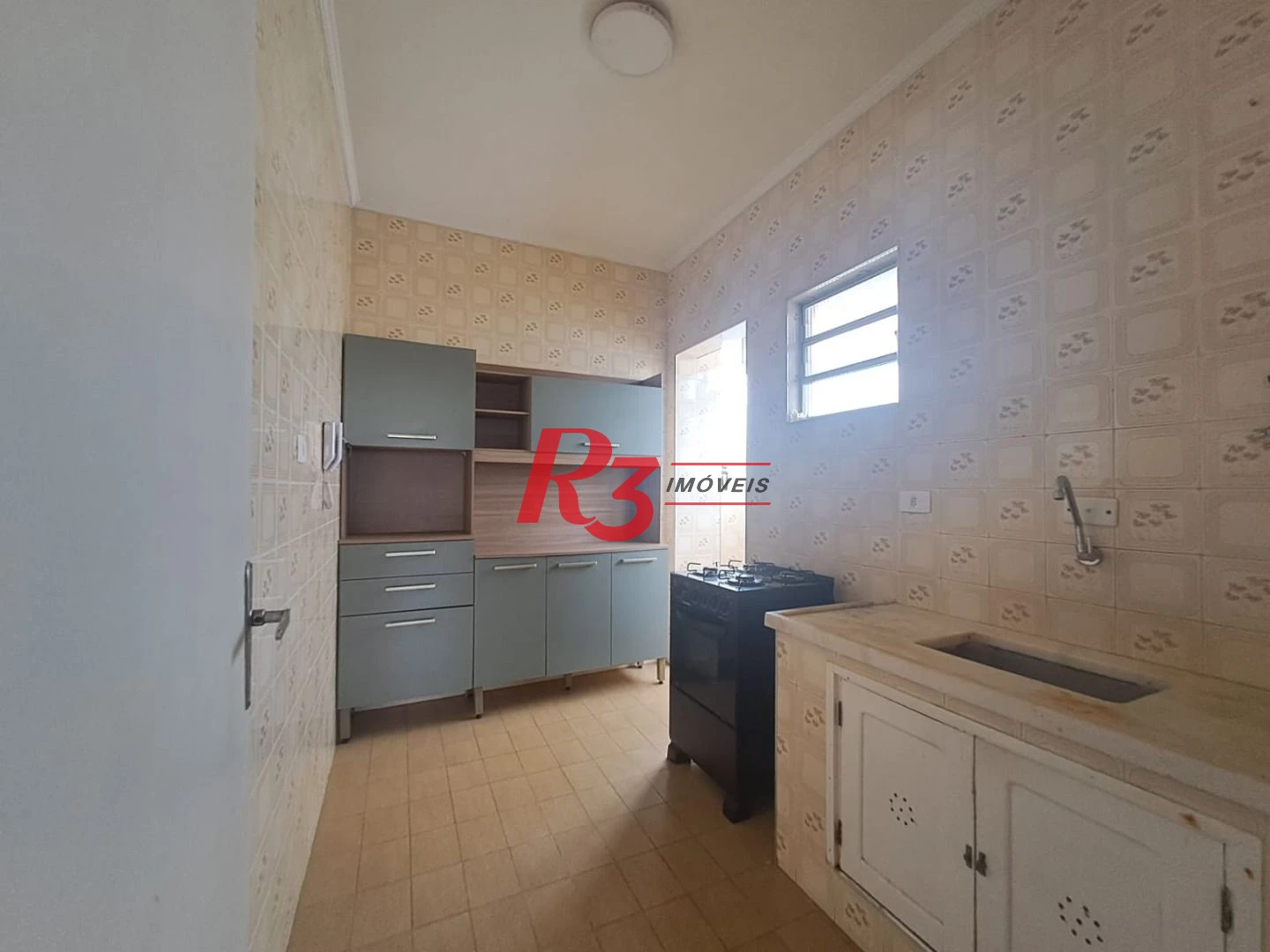 Apartamento com 2 dormitórios à venda, 65 m² por R$ 410.000,00 - Embaré - Santos/SP