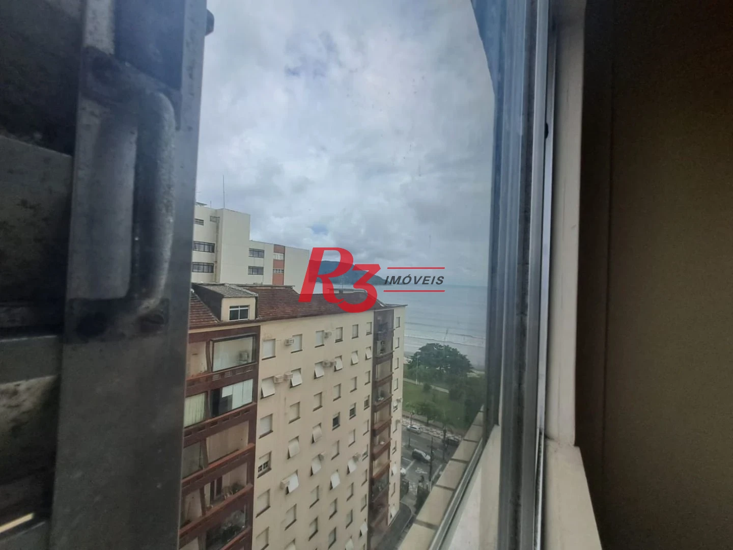 Apartamento com 2 dormitórios à venda, 65 m² por R$ 410.000,00 - Embaré - Santos/SP