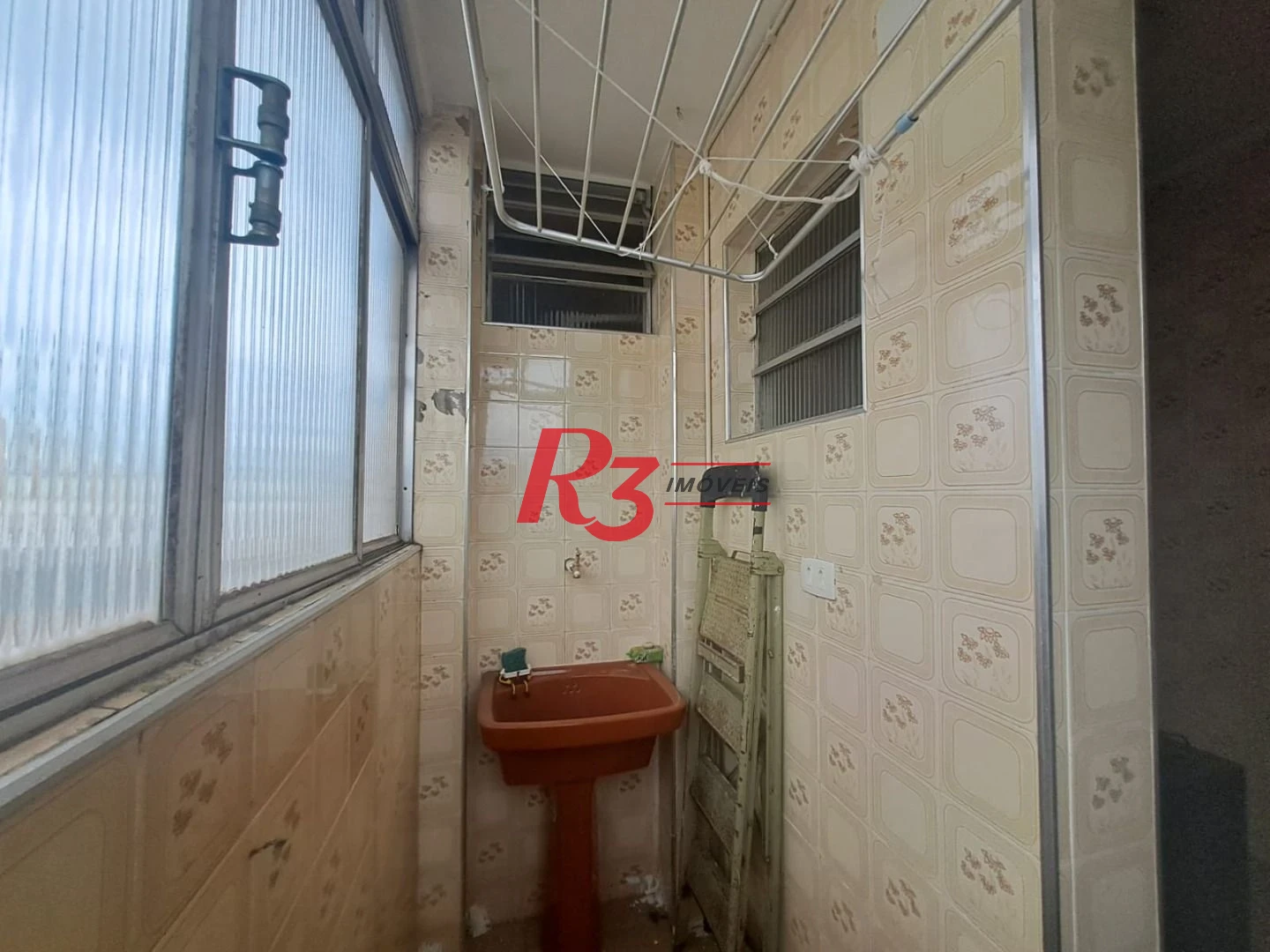 Apartamento com 2 dormitórios à venda, 65 m² por R$ 410.000,00 - Embaré - Santos/SP