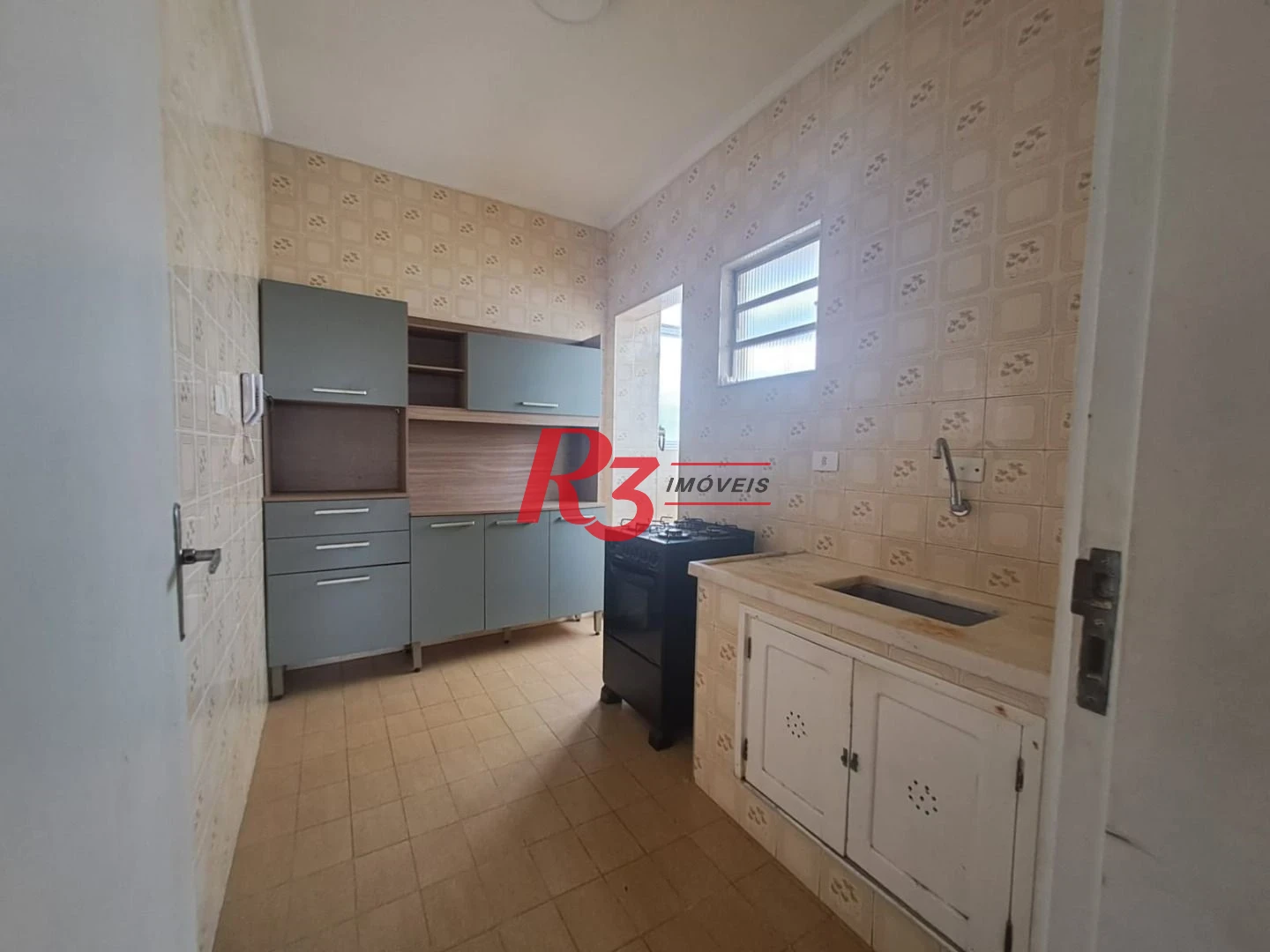 Apartamento com 2 dormitórios à venda, 65 m² por R$ 410.000,00 - Embaré - Santos/SP