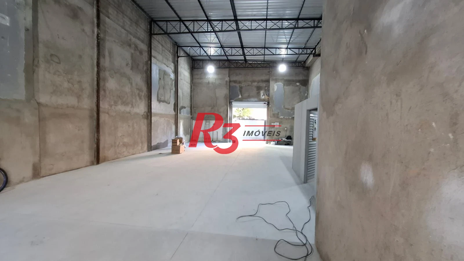 Imóvel Comercial para venda e locação na Pompéia em Santos.