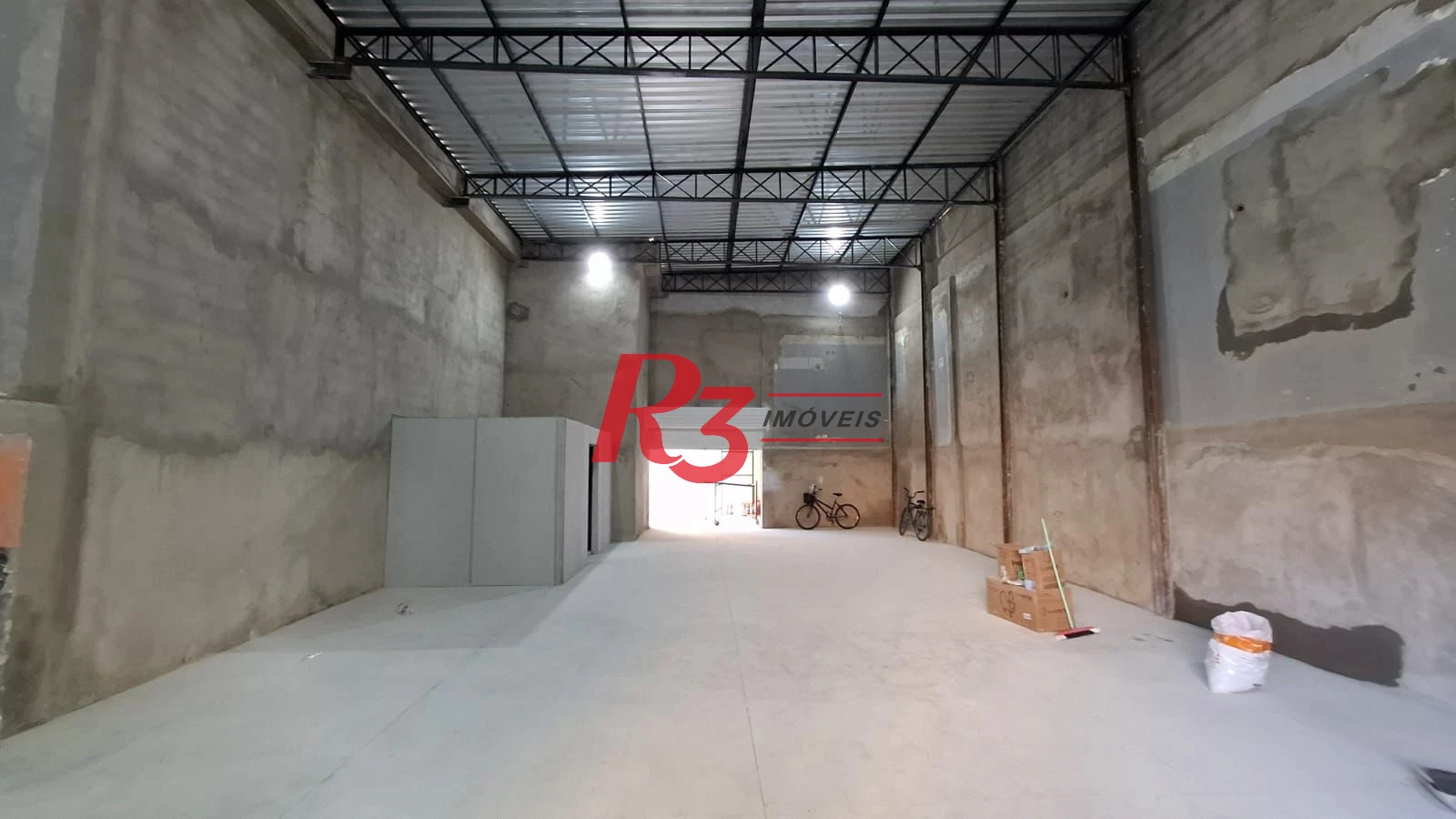 Imóvel Comercial para venda e locação na Pompéia em Santos.