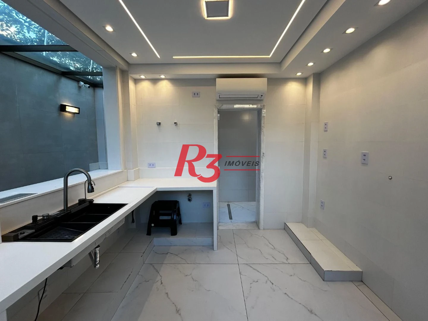 Casa com 4 dormitórios, 250 m² - venda por R$ 4.000.000,00 ou aluguel por R$ 20.430,00/mês - Campo Grande - Santos/SP