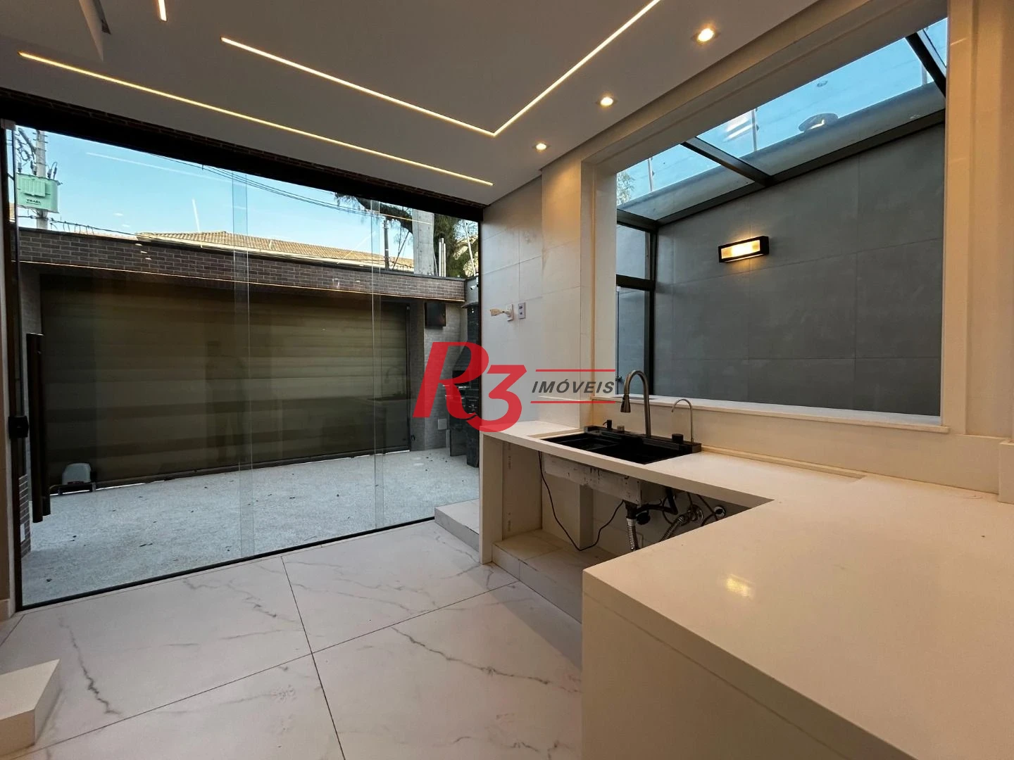 Casa com 4 dormitórios, 250 m² - venda por R$ 4.000.000,00 ou aluguel por R$ 20.430,00/mês - Campo Grande - Santos/SP