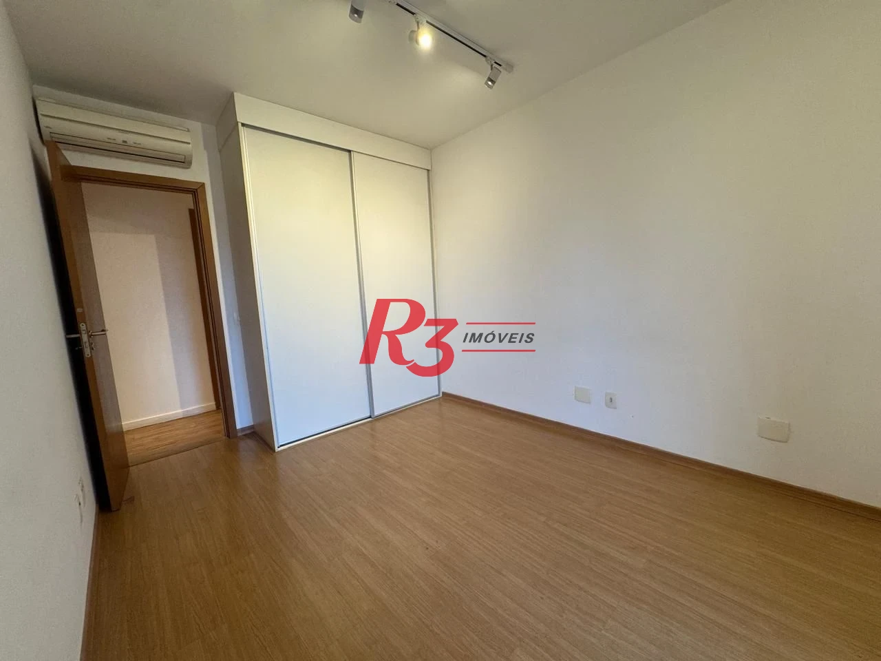 Apartamento com 2 dormitórios à venda, 97 m² por R$ 1.250.000,00 - Gonzaga - Santos/SP