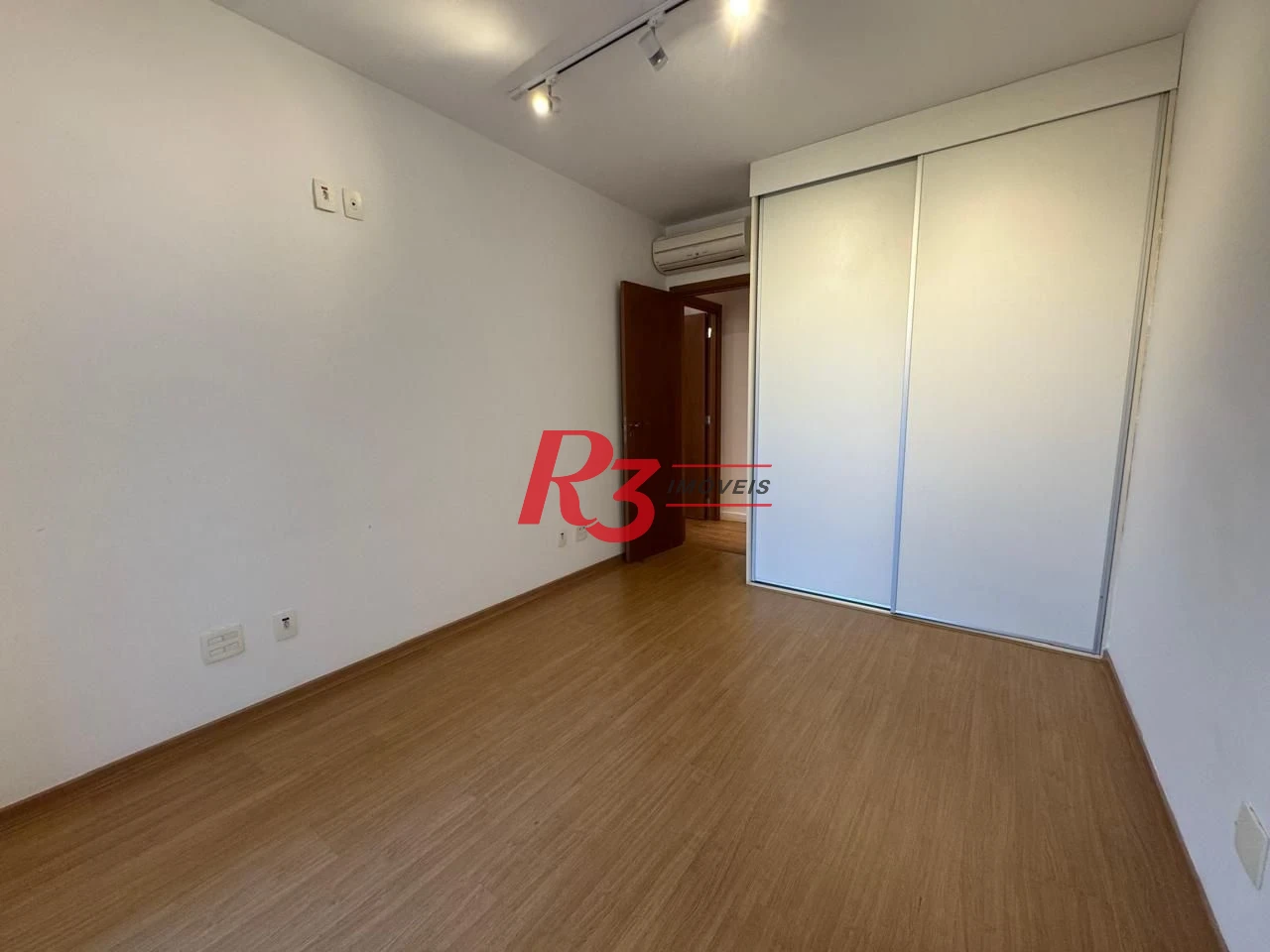 Apartamento com 2 dormitórios à venda, 97 m² por R$ 1.250.000,00 - Gonzaga - Santos/SP