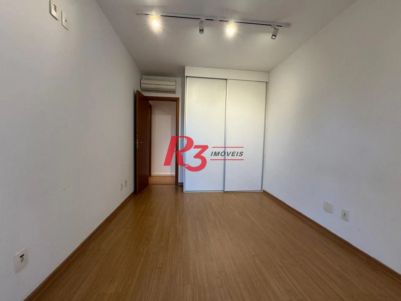 Apartamento com 2 dormitórios à venda, 97 m² por R$ 1.250.000,00 - Gonzaga - Santos/SP