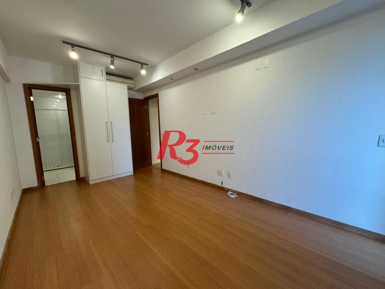 Apartamento com 2 dormitórios à venda, 97 m² por R$ 1.250.000,00 - Gonzaga - Santos/SP