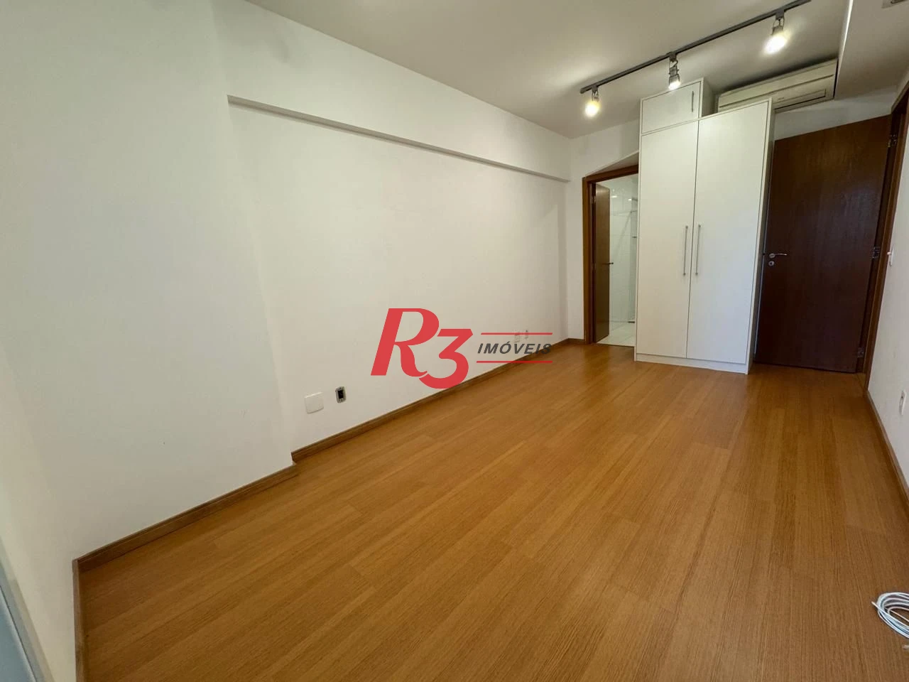 Apartamento com 2 dormitórios à venda, 97 m² por R$ 1.250.000,00 - Gonzaga - Santos/SP
