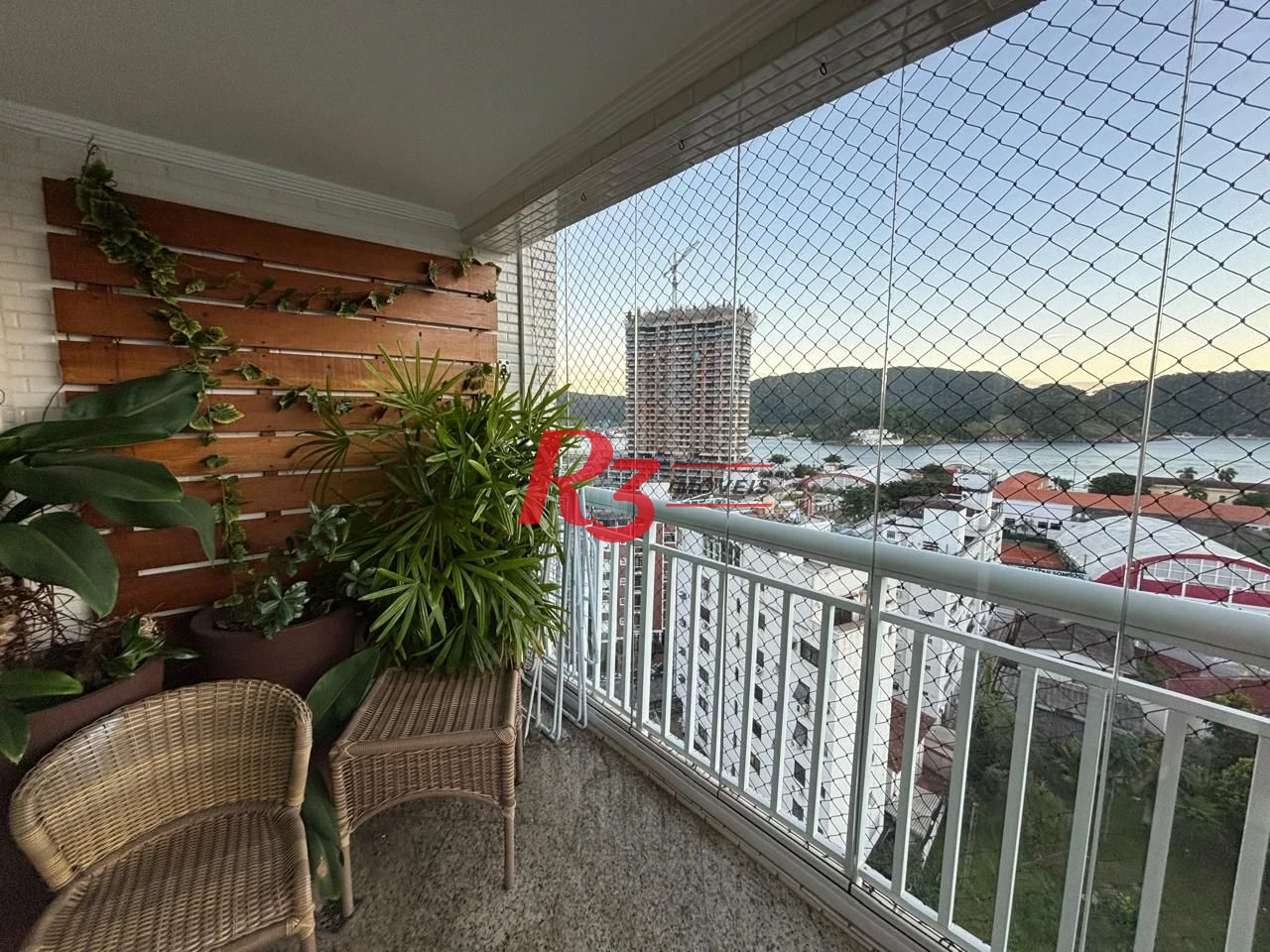 *ACEITA PERMUTA* Apartamento com 4 suítes com varanda e vista mar, 240 m² por R$ 2.200.000 - Ponta da Praia - Santos/SP
