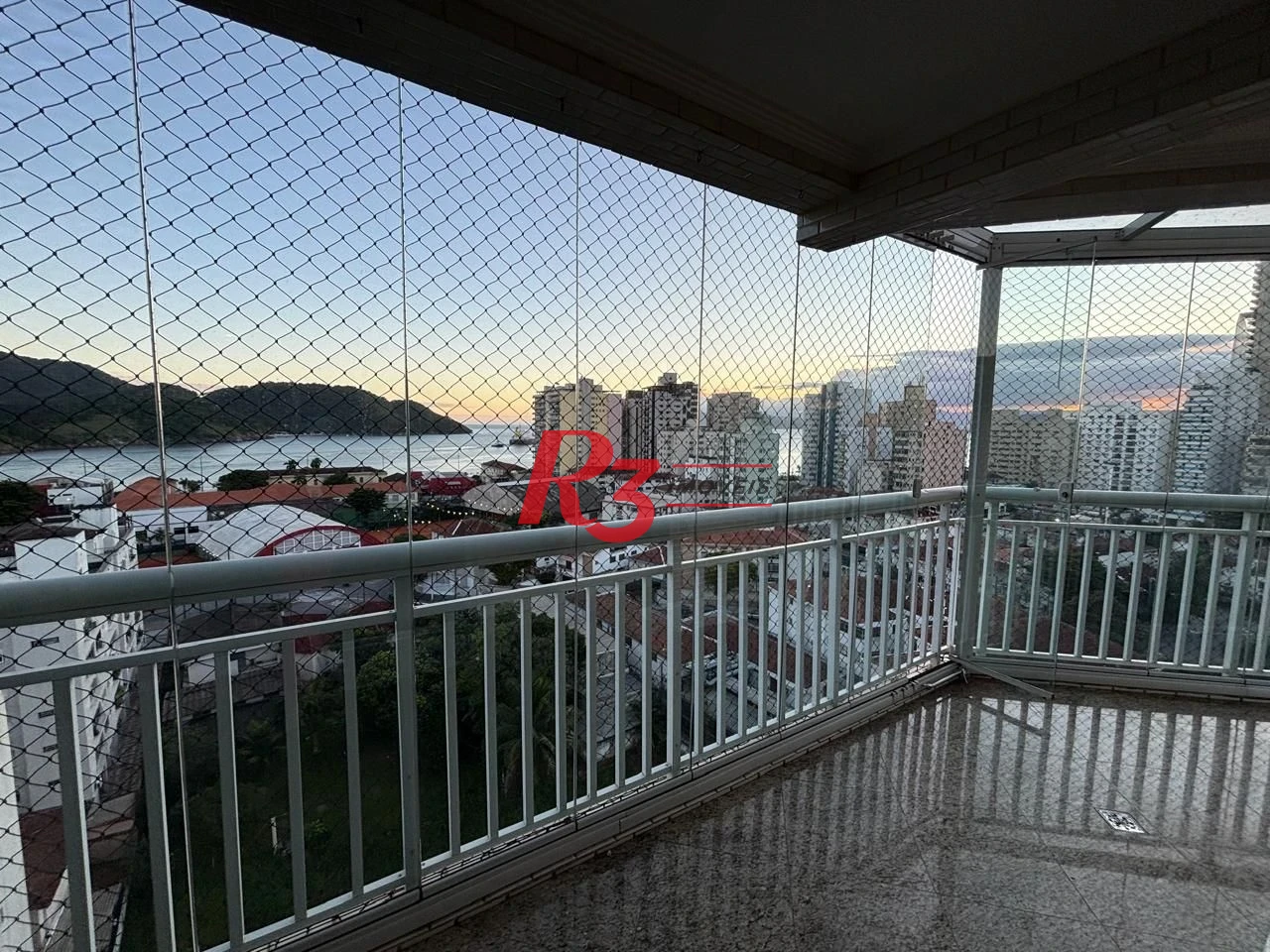 *ACEITA PERMUTA* Apartamento com 4 suítes com varanda e vista mar, 240 m² por R$ 2.200.000 - Ponta da Praia - Santos/SP
