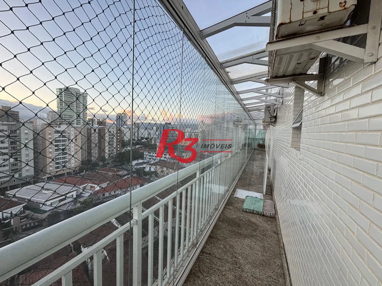 *ACEITA PERMUTA* Apartamento com 4 suítes com varanda e vista mar, 240 m² por R$ 2.200.000 - Ponta da Praia - Santos/SP