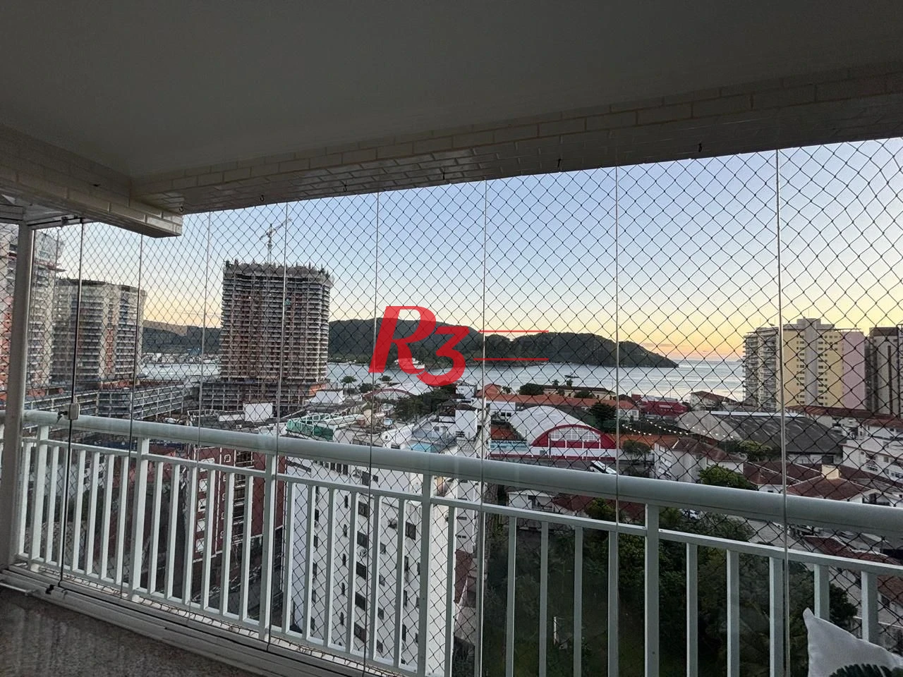 *ACEITA PERMUTA* Apartamento com 4 suítes com varanda e vista mar, 240 m² por R$ 2.200.000 - Ponta da Praia - Santos/SP
