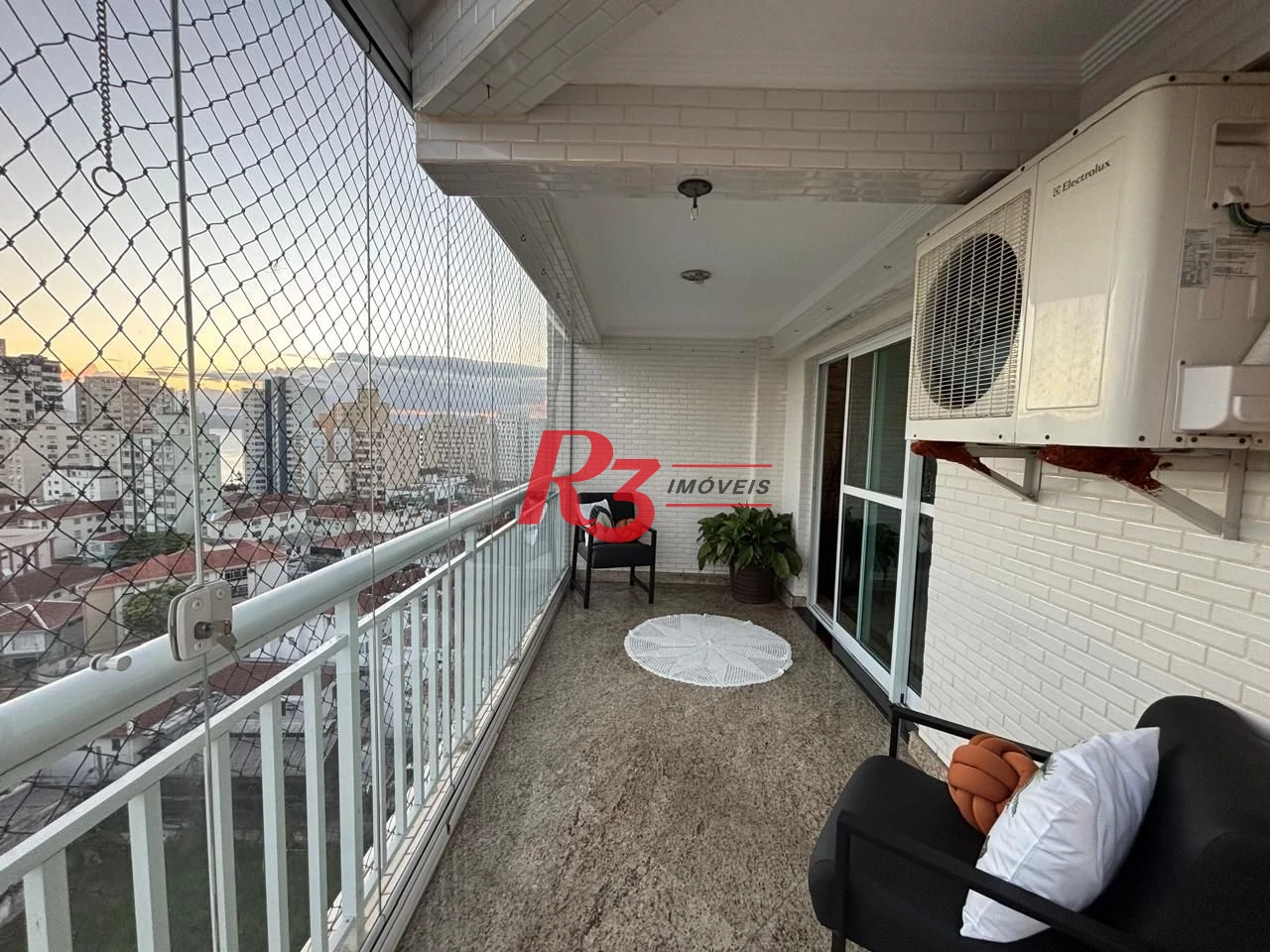 *ACEITA PERMUTA* Apartamento com 4 suítes com varanda e vista mar, 240 m² por R$ 2.200.000 - Ponta da Praia - Santos/SP