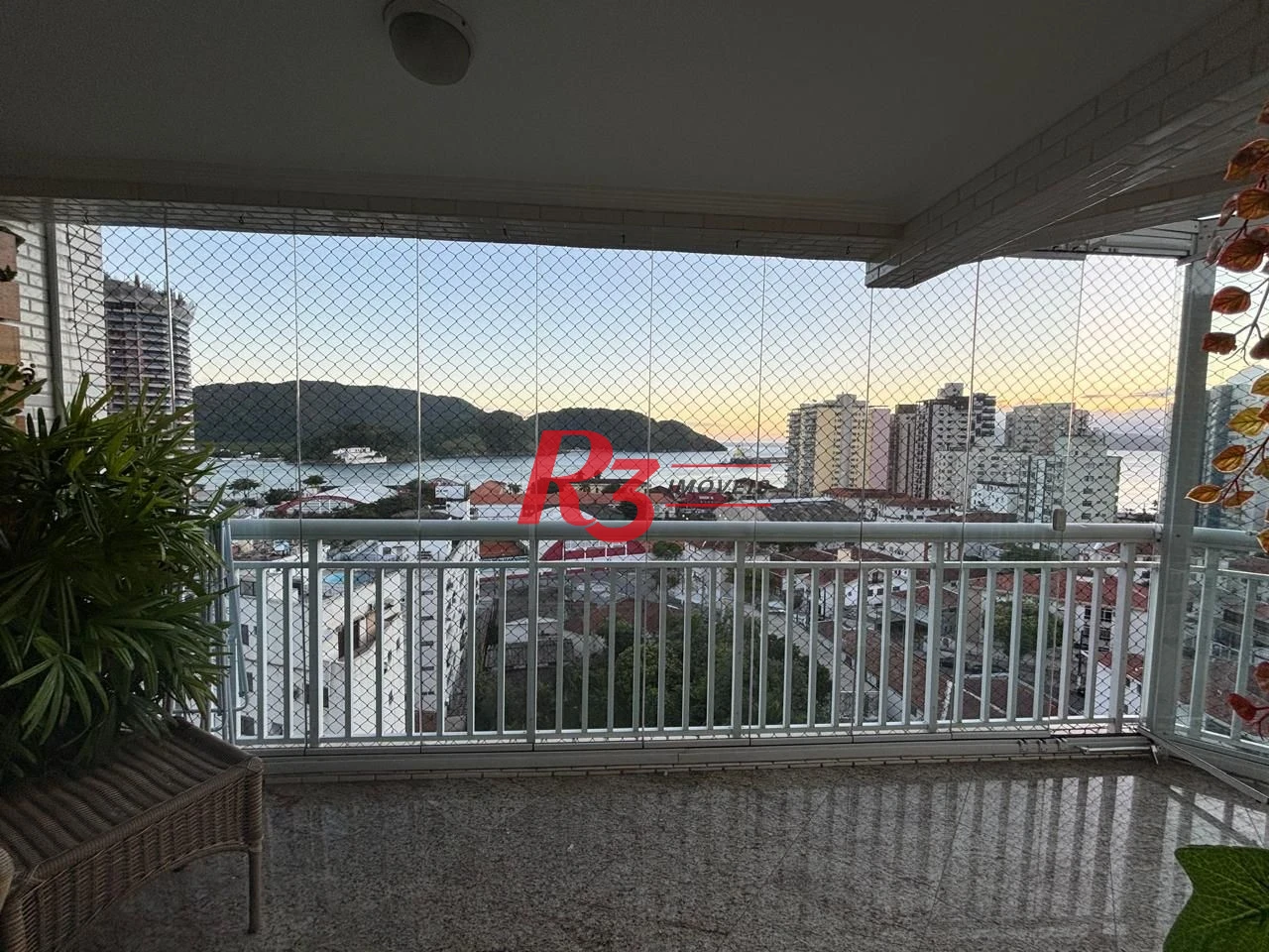 *ACEITA PERMUTA* Apartamento com 4 suítes com varanda e vista mar, 240 m² por R$ 2.200.000 - Ponta da Praia - Santos/SP