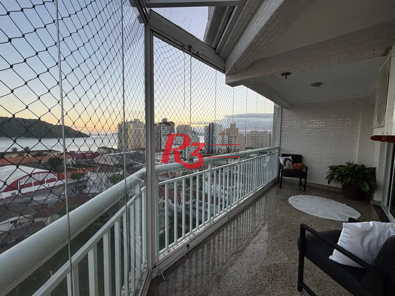 *ACEITA PERMUTA* Apartamento com 4 suítes com varanda e vista mar, 240 m² por R$ 2.200.000 - Ponta da Praia - Santos/SP