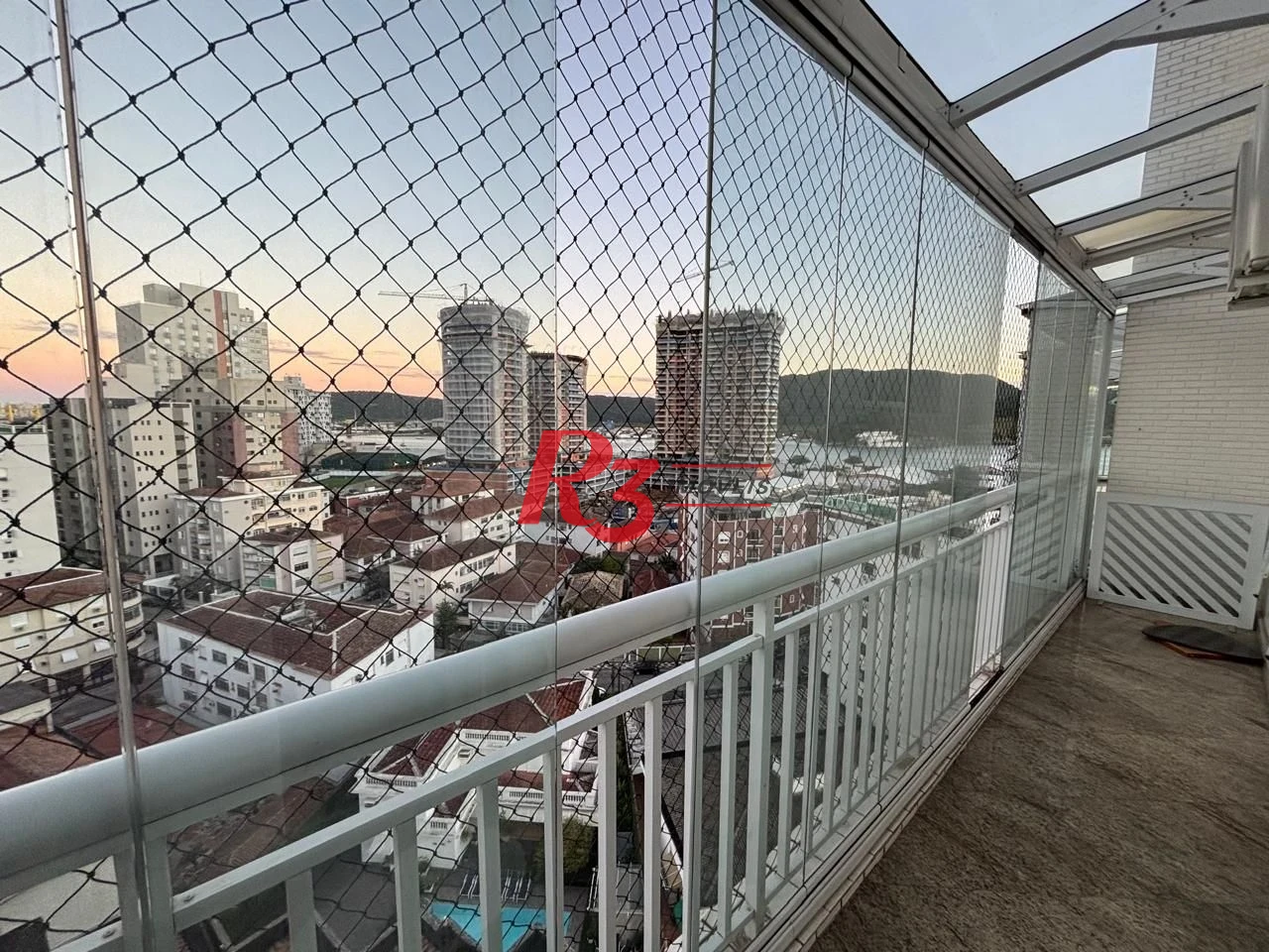 *ACEITA PERMUTA* Apartamento com 4 suítes com varanda e vista mar, 240 m² por R$ 2.200.000 - Ponta da Praia - Santos/SP