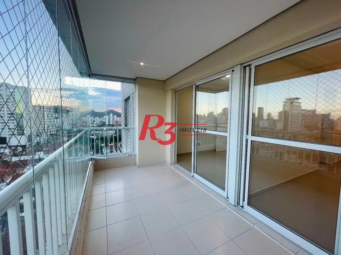 Apartamento com 3 dormitórios para alugar, 111 m² por R$ 5.900,00/mês - Encruzilhada - Santos/SP