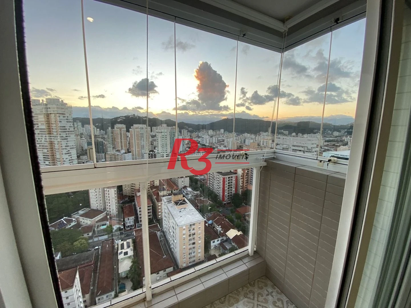 Apartamento com 2 dormitórios à venda, 84 m² por R$ 1.400.000,00 - Gonzaga - Santos/SP