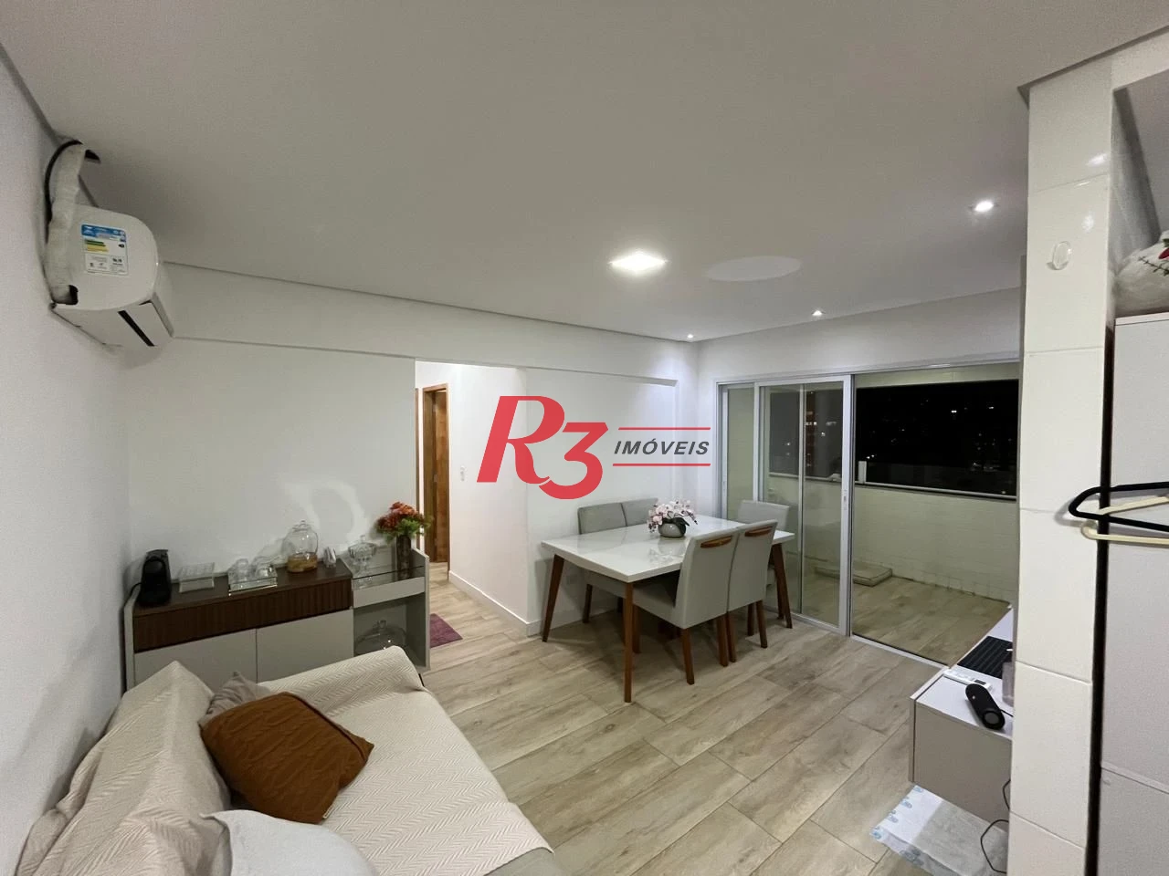 Apartamento com 2 dormitórios à venda, 52 m² por R$ 595.000,00 - Macuco - Santos/SP