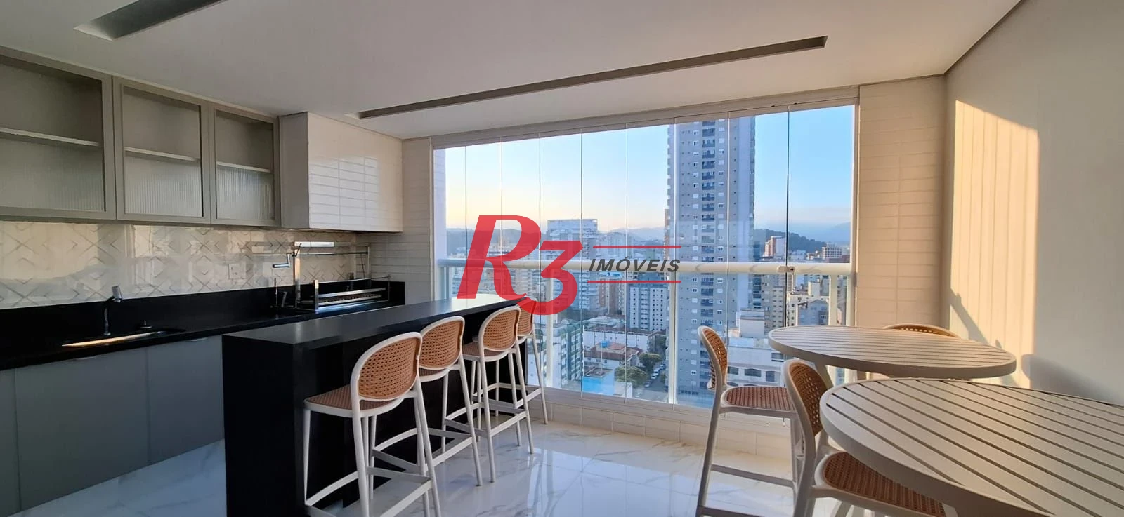 Apartamento à venda, 74 m² por R$ 1.070.000,00 - Gonzaga - Santos/SP