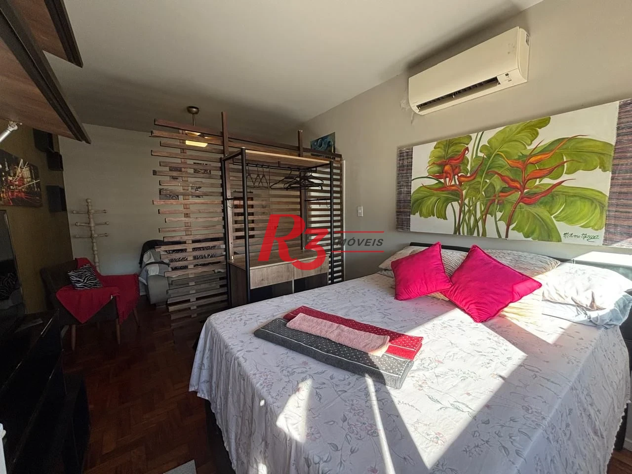 Kitnet reformada e mobiliada à venda, 40 m² por R$ 340.000 - Gonzaga - Santos/SP