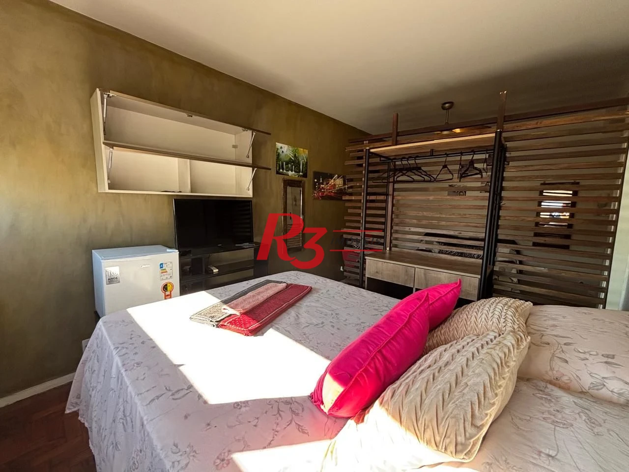 Kitnet reformada e mobiliada à venda, 40 m² por R$ 340.000 - Gonzaga - Santos/SP