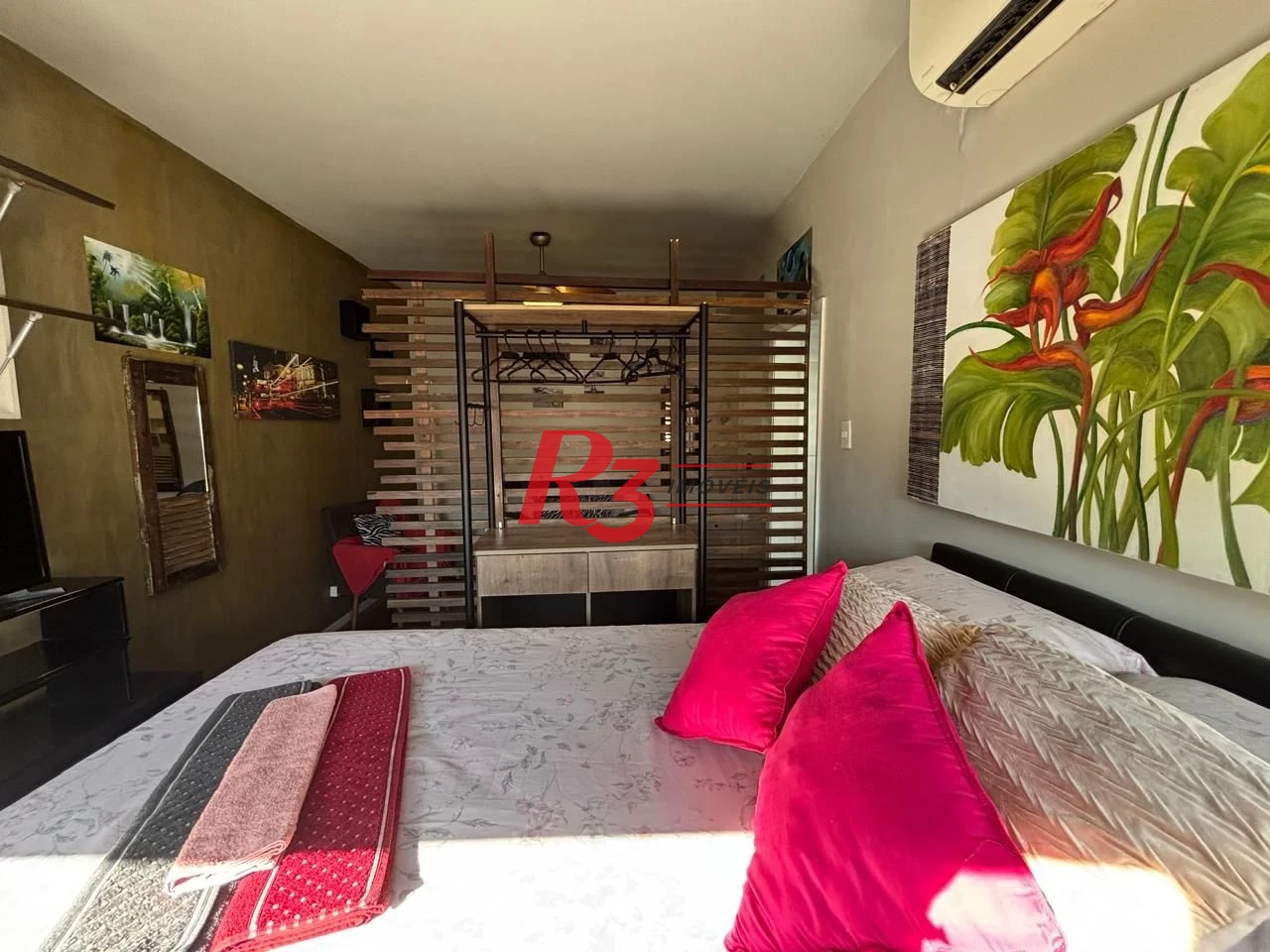 Kitnet reformada e mobiliada à venda, 40 m² por R$ 340.000 - Gonzaga - Santos/SP