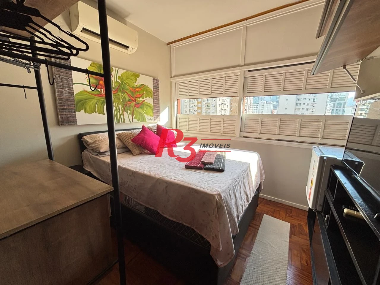 Kitnet reformada e mobiliada à venda, 40 m² por R$ 340.000 - Gonzaga - Santos/SP
