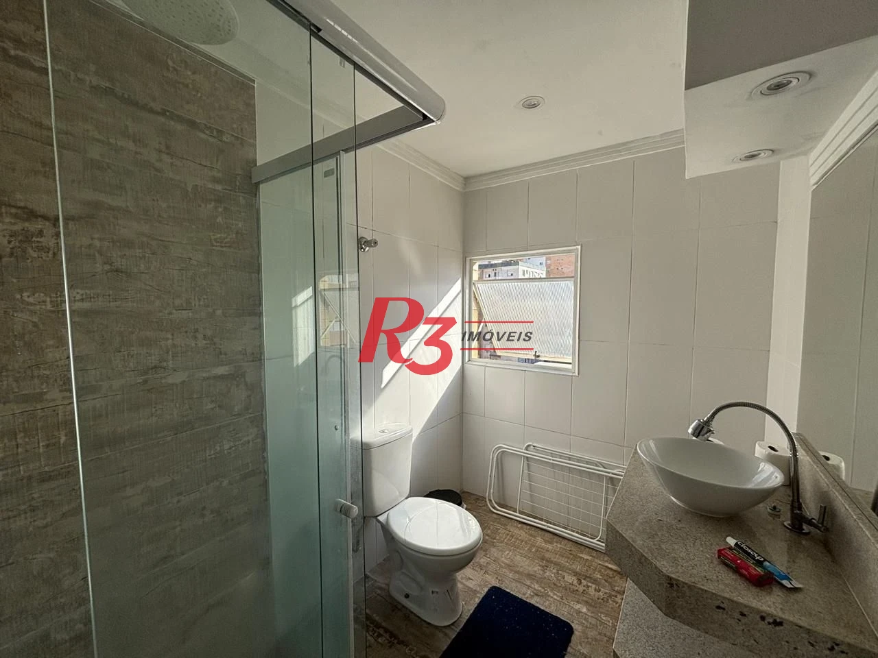 Kitnet reformada e mobiliada à venda, 40 m² por R$ 340.000 - Gonzaga - Santos/SP