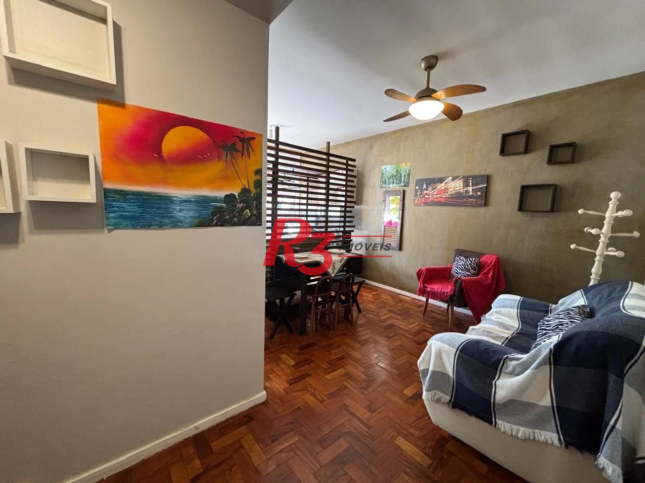 Kitnet reformada e mobiliada à venda, 40 m² por R$ 340.000 - Gonzaga - Santos/SP