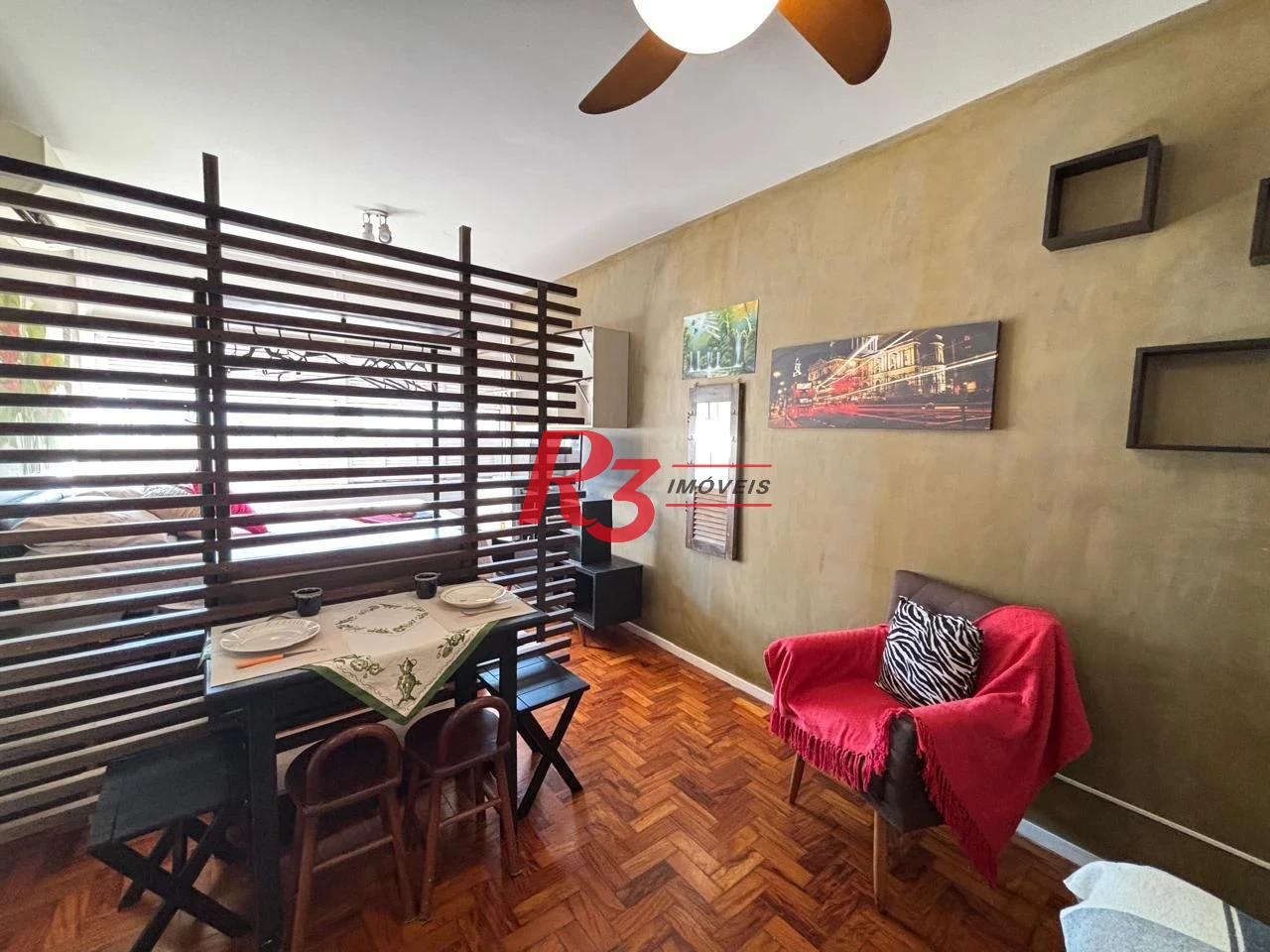Kitnet reformada e mobiliada à venda, 40 m² por R$ 340.000 - Gonzaga - Santos/SP