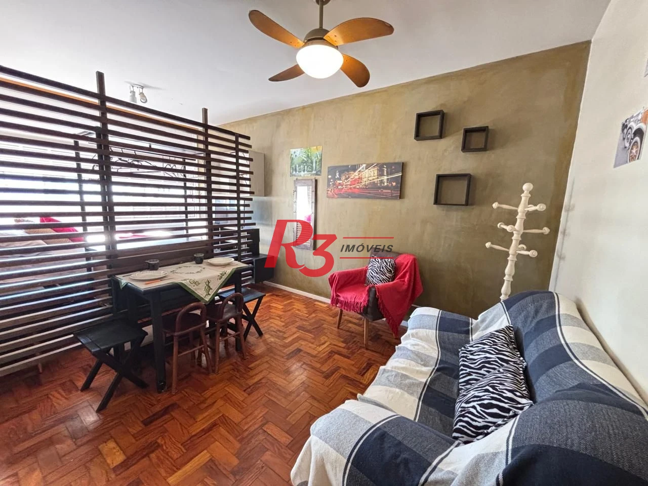 Kitnet reformada e mobiliada à venda, 40 m² por R$ 340.000 - Gonzaga - Santos/SP