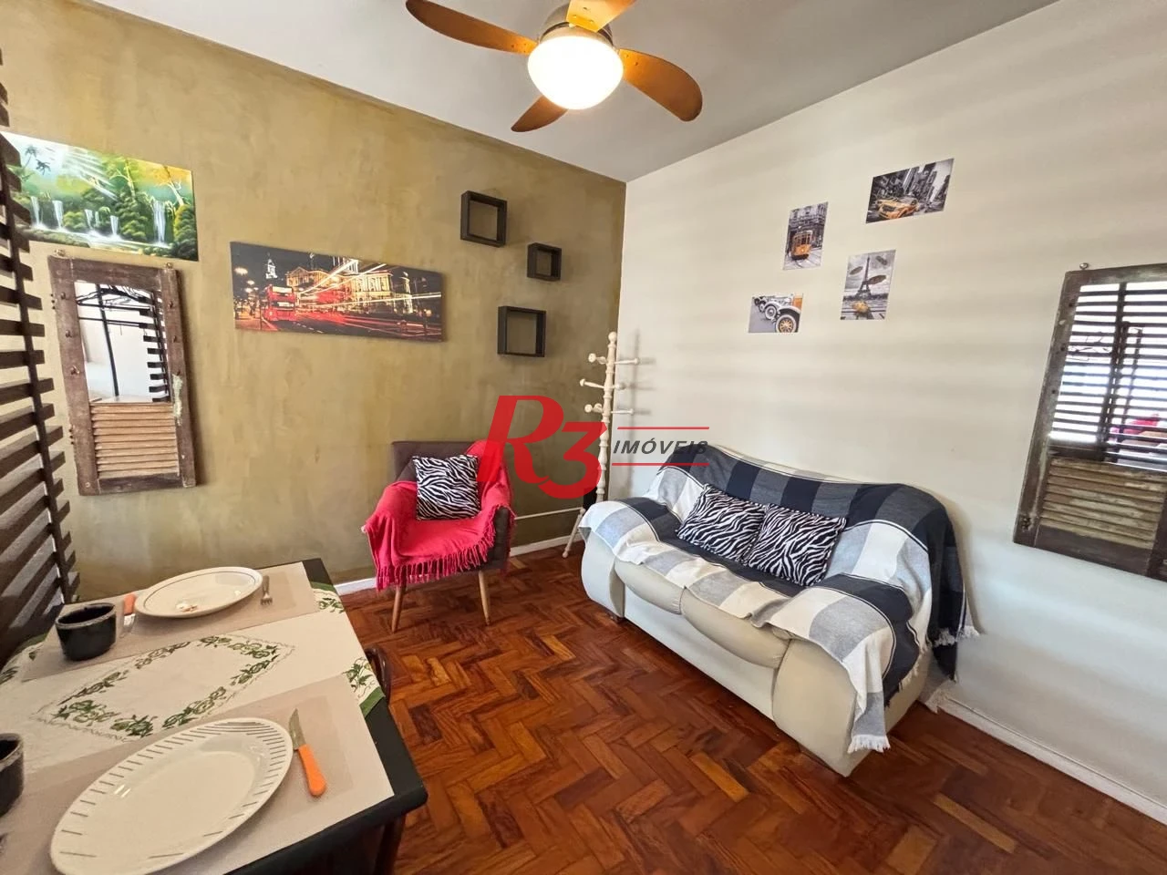 Kitnet reformada e mobiliada à venda, 40 m² por R$ 340.000 - Gonzaga - Santos/SP