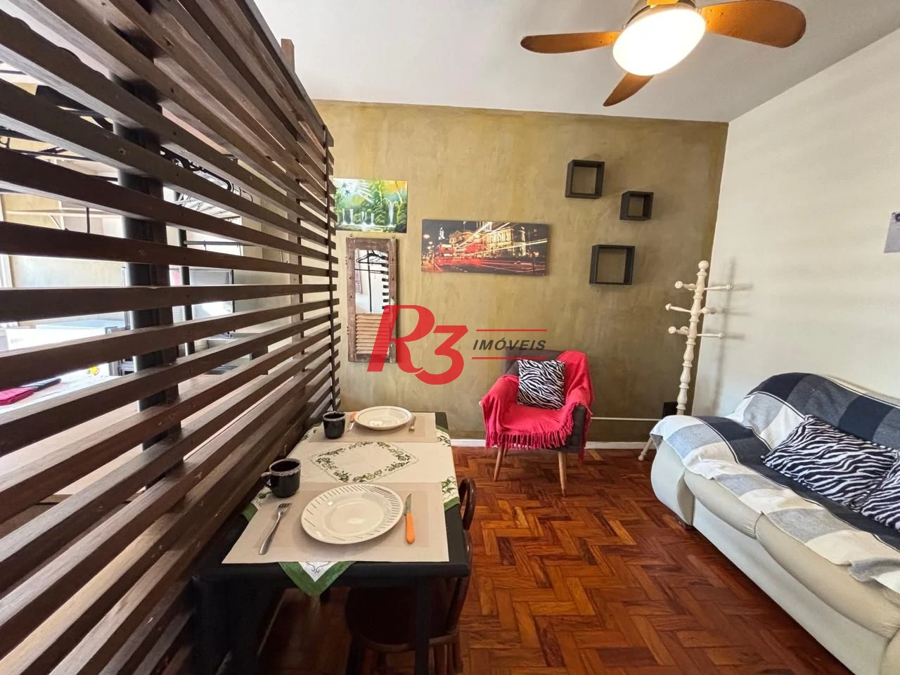 Kitnet reformada e mobiliada à venda, 40 m² por R$ 340.000 - Gonzaga - Santos/SP