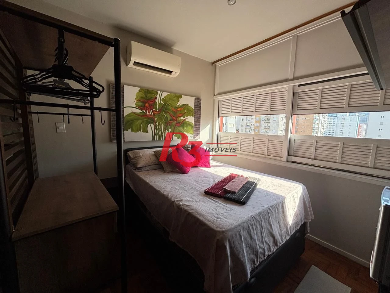 Kitnet reformada e mobiliada à venda, 40 m² por R$ 340.000 - Gonzaga - Santos/SP