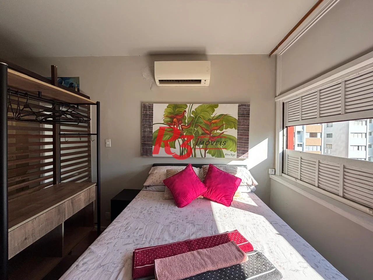Kitnet reformada e mobiliada à venda, 40 m² por R$ 340.000 - Gonzaga - Santos/SP