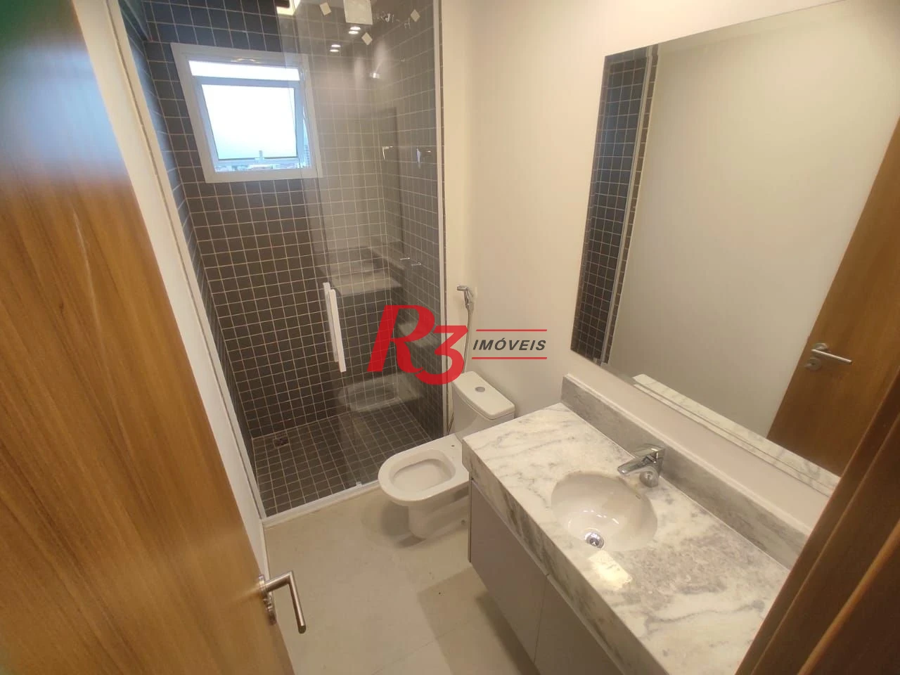 Apartamento com 2 dormitórios para alugar, 74 m² por R$ 5.003,00/mês - Boqueirão - Santos/SP