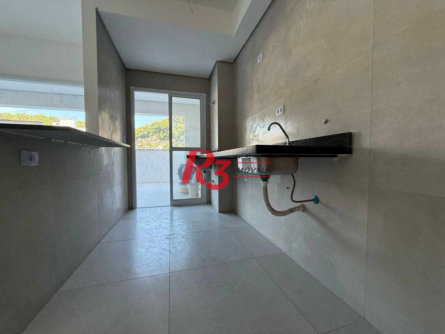 Apartamento Garden com 2 dormitórios à venda, 59 m² por R$ 570.000,00 - Marapé - Santos/SP