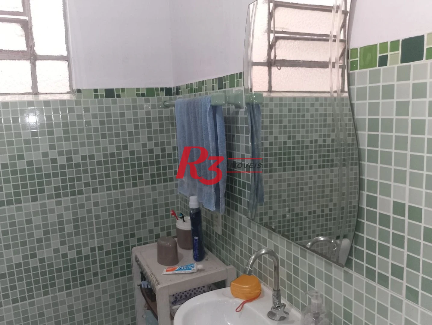Apartamento com 2 dormitórios à venda, 60 m² por R$ 360.000,00 - Gonzaga - Santos/SP