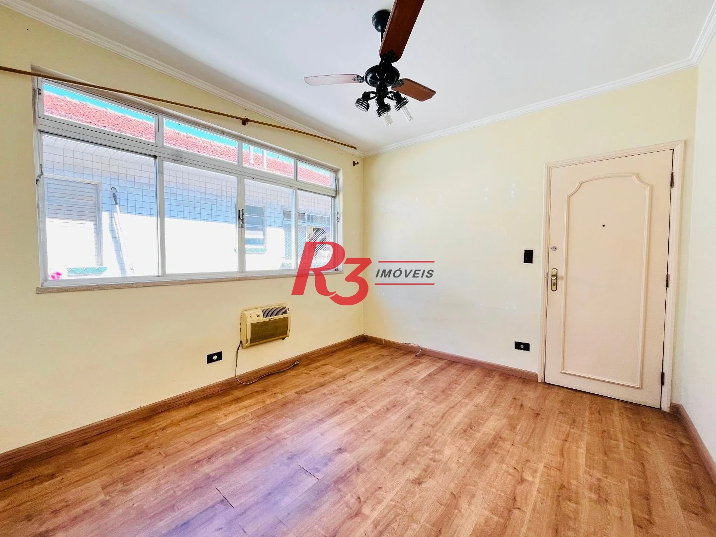 Apartamento com 2 dormitórios à venda, 62 m² por R$ 375.000,00 - Embaré - Santos/SP
